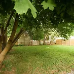 Tranquil Retreat 5Br House With 3 Bath And Backyard, Located Minutes Away From The Falls