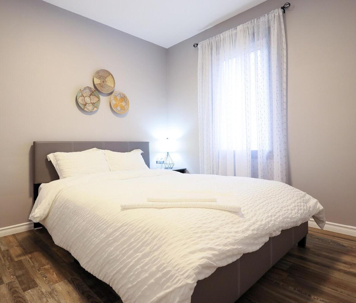 Tranquil Retreat 5br House With 3 Bath And Backyard, Located Minutes Away From The Falls Niagara Falls