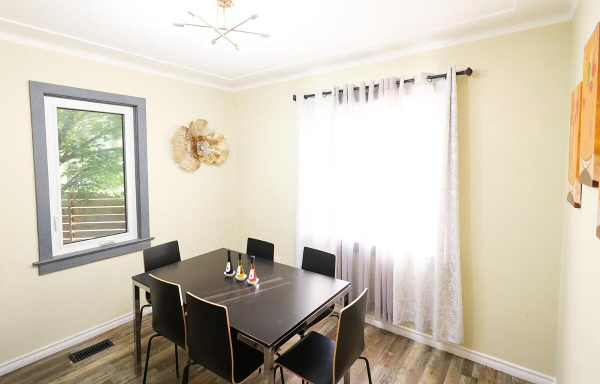 Tranquil Retreat 5br House With 3 Bath And Backyard, Located Minutes Away From The Falls Holiday home Niagara Falls
